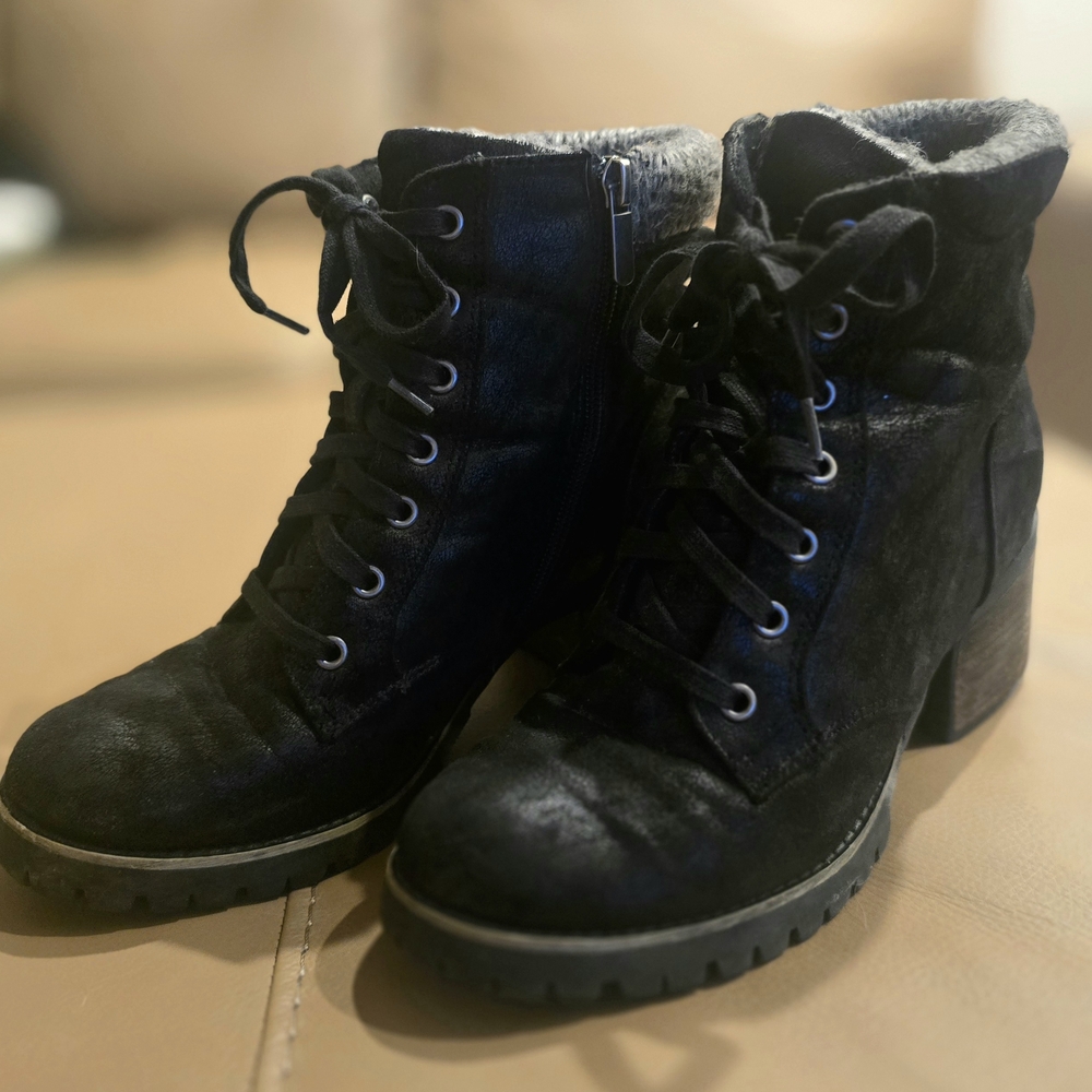 Carlos Santana Women's Black Ankle Boots
